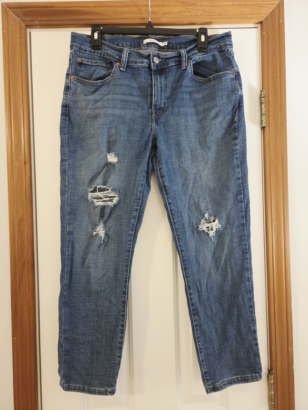 Levis Boyfriend Cut Distressed Women’s Jeans, Size 31